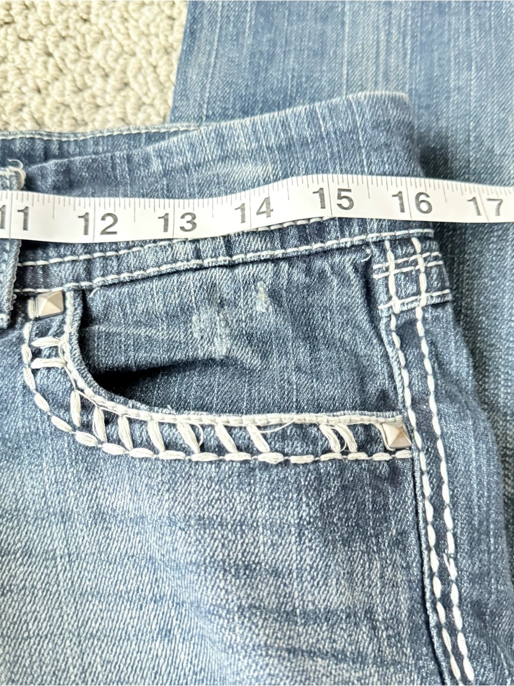 Daytrip Women's Light Blue Capri Low rise Jeans with Contrast Stitching - Picture 4 of 7